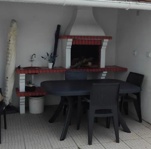 בית נופש Casinha Res Do Chao Na Com Quintal E Barbecue *