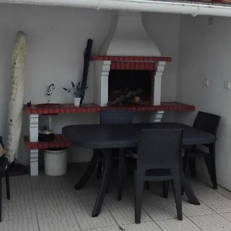 Hébergement de vacances Casinha Rés Do Chão Na Com Quintal E Barbecue *