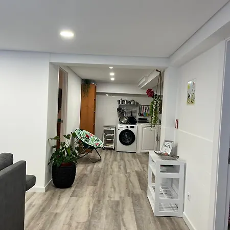 Casinha Rés Do Chão Na Com Quintal E Barbecue