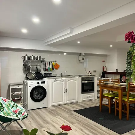 Casinha Rés Do Chão Na Com Quintal E Barbecue *